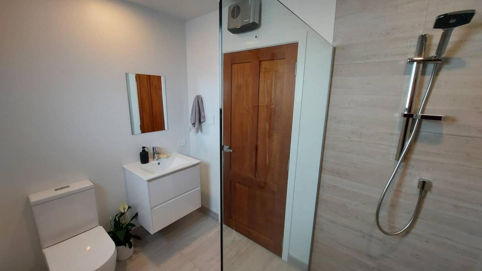 Sleek Suite By The Sand 1-Bedroom Dunedin Exterior photo
